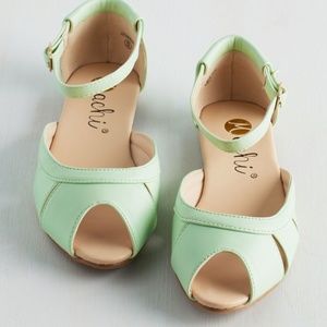 Modcloth mint flat sandals